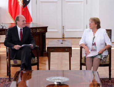 Senadores entregan 20 propuestas a Bachelet para aumento de penas por delitos de "cuello y corbata"