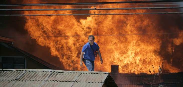 Tres viviendas destruidas tras incendio en región de Los Lagos