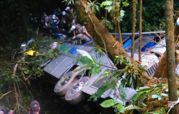 Un accidente de autobús deja al menos 30 muertos y once heridos en Brasil