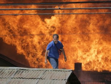 Tres viviendas destruidas tras incendio en región de Los Lagos