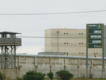 Intento de motín en Cárcel de Valparaíso deja cinco gendarmes y varios reos heridos