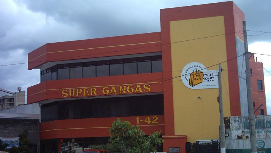 Sujetos roban más de 25 millones de pesos en supermercado de Concepción