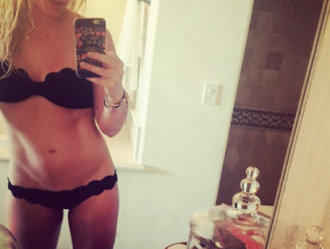 Hilary Duff compartió una selfie tras la ducha