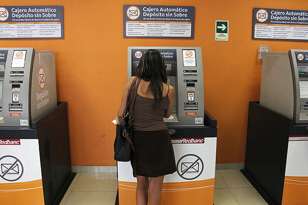 A partir de junio próximo, bancos estarán obligados a mantener disponibles el 95% de cajeros automáticos