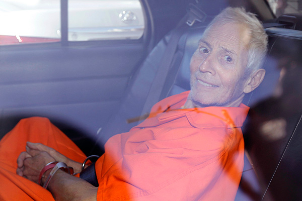 Policía registra la vivienda del detenido millonario Robert Durst en EE.UU.