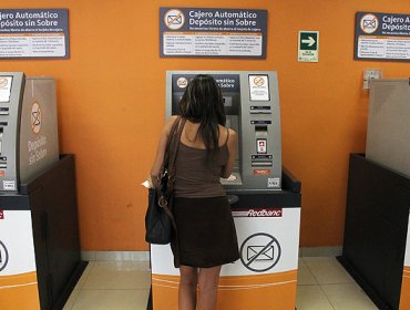 A partir de junio próximo, bancos estarán obligados a mantener disponibles el 95% de cajeros automáticos