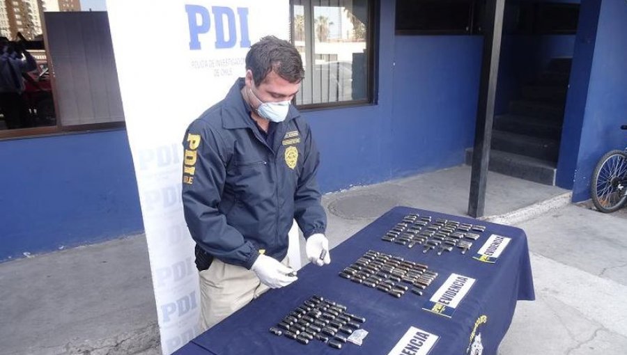 En Iquique detienen a tres sujetos que transportaban más de 200 ovoides de cocaína