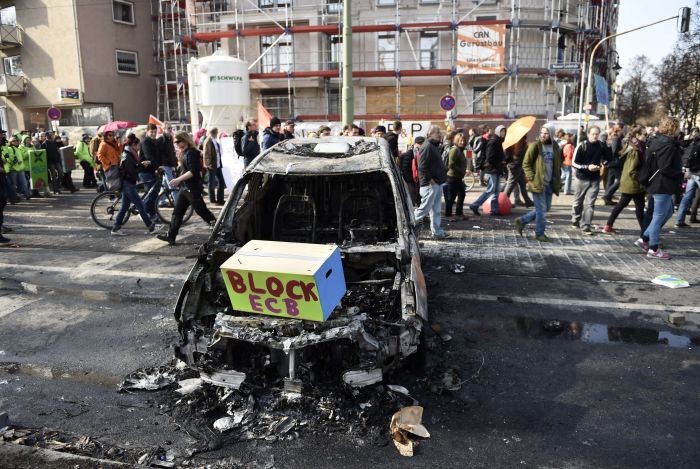 La Policía detiene a 18 personas en Fránkfurt por perturbar el orden