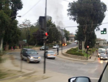 Automóvil se incendió en sector Tranque Sur de Viña del Mar