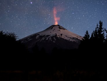 La noche del martes se registraron dos erupciones estrombolianas en volcán Villarrica