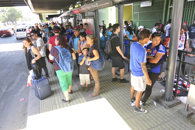 Santiaguinos realizan 18 millones de viajes diarios en la capital, según encuesta del Ministerio de Transportes