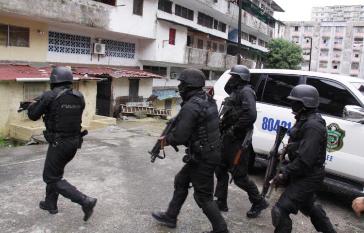 Detienen a 4 policías en Panamá que pertenecían a banda de narcotraficantes