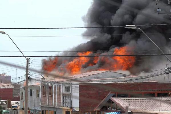 Incendio en Arica afecta a cuatro casas dejando a diez damnificados