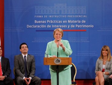 Bachelet firma instructivo que obliga a ex presidentes a realizar declaración de intereses y patrimonio de por vida