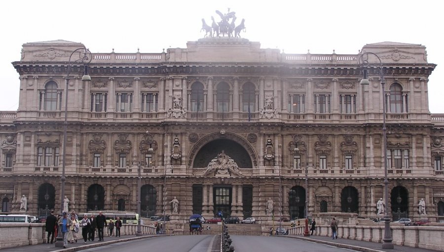 Desarticulan red que traficaba transexuales argentinos para prostituirlos en Italia