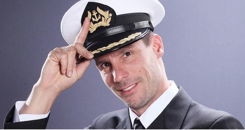 Un uniformado sexy: Así lucirá Gonzalo Valenzuela como marino en la teleserie sucesora de Pituca sin lucas