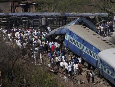 Al menos 20 muertos y 100 heridos en un accidente de tren en la India