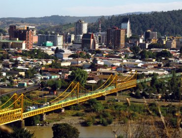 Temuco: Camioneta se incrusta en el segundo piso de una vivienda