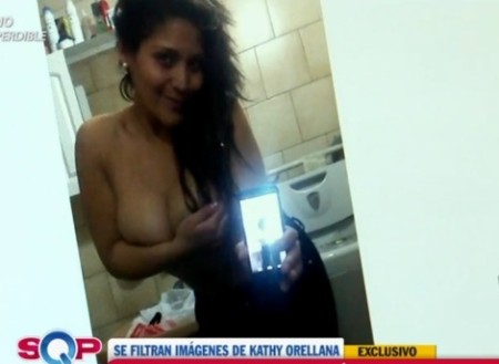 Filtran imagen desnuda de conocida cantante de “Rojo fama contrafama”