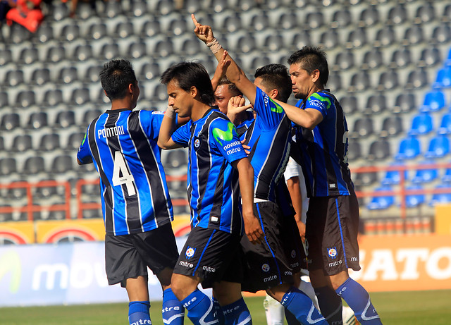 Huachipato venció a O'Higgins y toma ventaja en lucha por la Sudamericana 2015