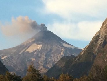 Intensa fumarola que se registra en el volcán Villarrica