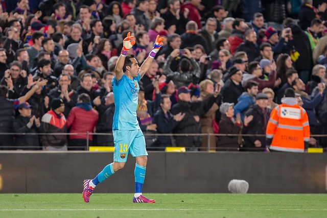 Prensa española elogió actuación de Claudio Bravo en el clásico de España