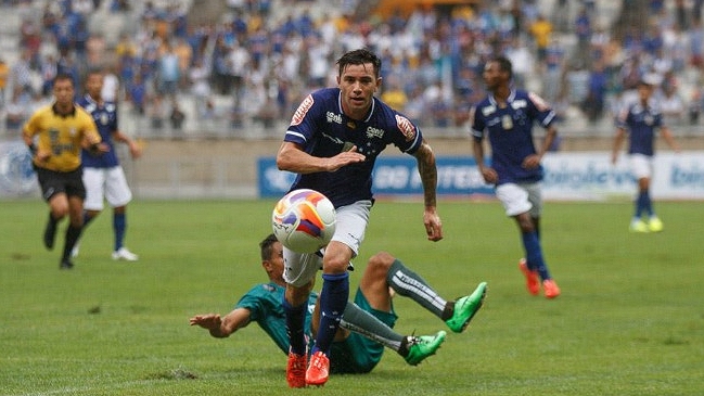 Cruzeiro con Eugenio Mena gana y clasifica a semifinales en Torneo Mineiro