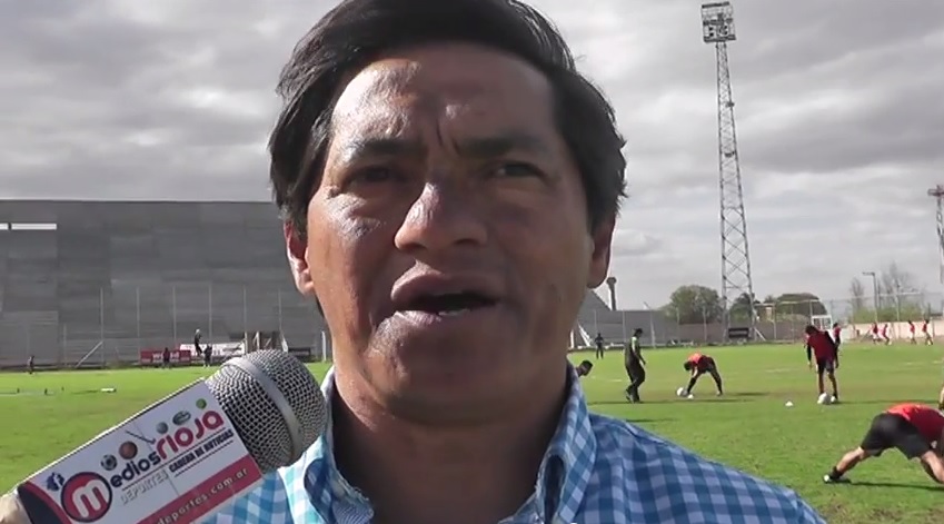 Gerardo Reinoso: "Ya no me vuelve loco dirigir a la UC. Estoy feliz en Valdivia"