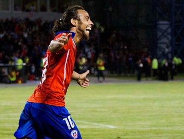 Jorge Valdivia reapareció en entrenamiento vespertino de la Roja