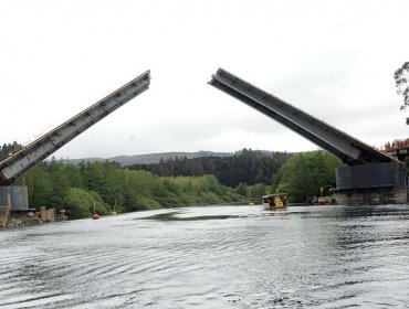 Director nacional de vialidad renuncia tras errores en la construcción del puente Cau Cau