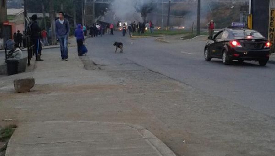 Pescadores de Lota y Coronel protestan contra Ley de Pesca cortando el tránsito en Ruta 160