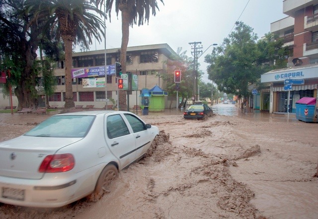 Lluvias en el norte: dejan sin Internet ni telefonía móvil y fija a habitantes de Arica a Copiapó