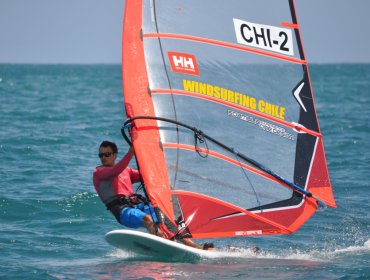 Velerista Eduardo Herman viajó hoy a gira por Europa