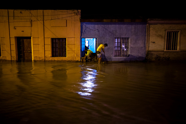 Mal tiempo en Atacama: Se desborda río Copiapó y Vallenar sufre corte de energía por rayo