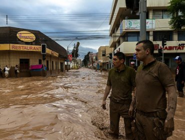 Tuiteros aplaudieron a carabineros que arriesgaron sus vidas para ayudar a personas a cruzar el río Copiapó