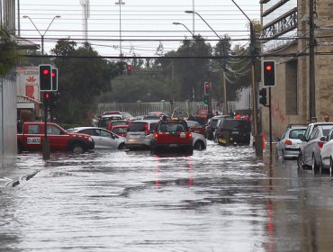 Vacunas y médicos llegan a la zona de la catástrofe provocada por las lluvias en el norte