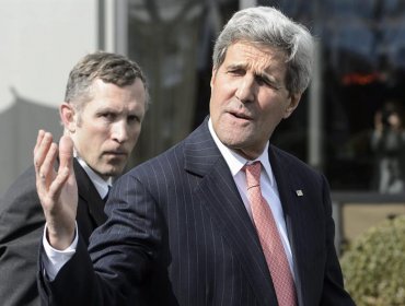 Kerry ordena revisar política de correos del Departamento de Estado de EEUU