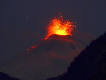 Crece la actividad en volcán Villarrica, que sigue en alerta naranja