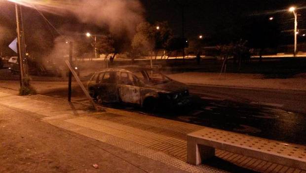 Noche previa al Día del Joven combatiente termina con un bus quemado en La Granja