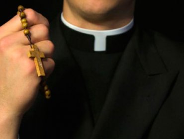Sacerdote brasileño suspendido tras posar desnudo en redes sociales