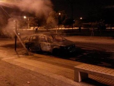 Noche previa al Día del Joven combatiente termina con un bus quemado en La Granja