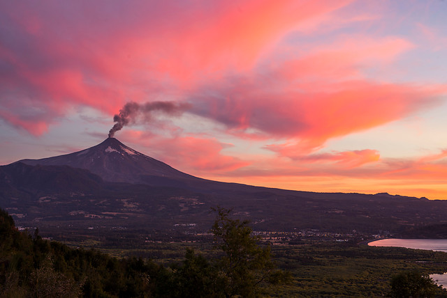 Actividad en el Volcán Villarrica sigue con tendencia al alza y Sernageomin mantiene alerta naranja