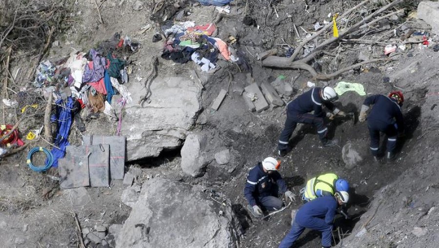 El mal tiempo obliga a acceder a la zona del A320 por vía terrestre