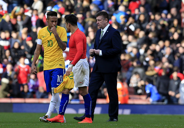 Neymar: "Estoy feliz de ver a Alexis haciéndolo tan bien en Arsenal"