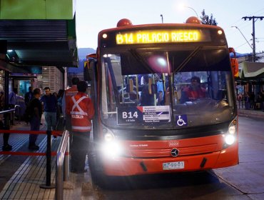 Casi en un 25% aumentó la evasión en el pago de viajes en el Transantiago durante el 2014