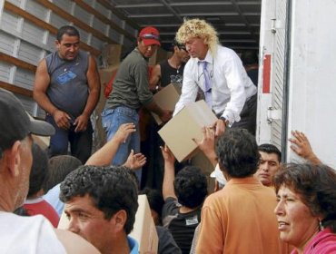 Leonardo Farkas empieza caravana solidaria en Caldera para entregar ayuda