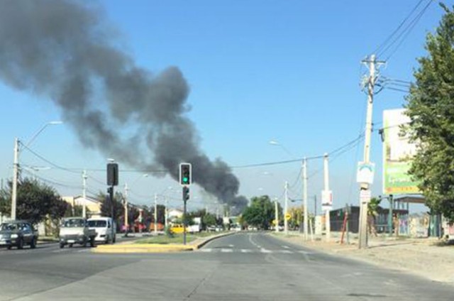 Incendio en Renca moviliza al menos a 17 compañías de Bomberos