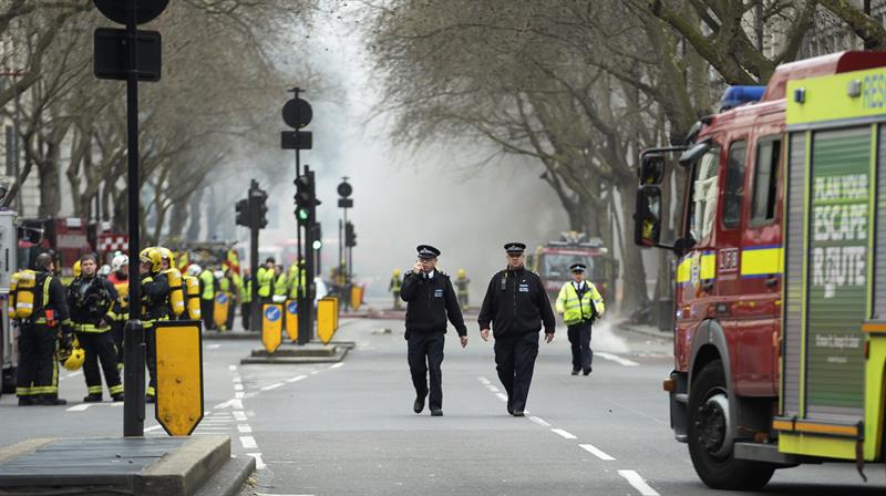 Más de 2.000 evacuados en el centro de Londres por un incendio