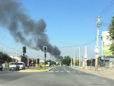 Incendio en Renca moviliza al menos a 17 compañías de Bomberos