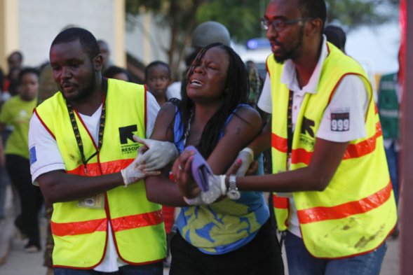 Al Shabab mata a 147 personas tras 16 horas de asedio en universidad de Kenia